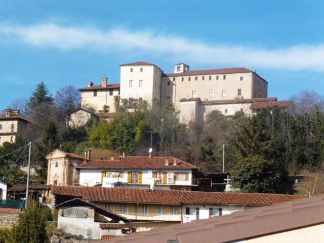 Apartamento La Dimora Di Nonno Piero Manta Exterior foto