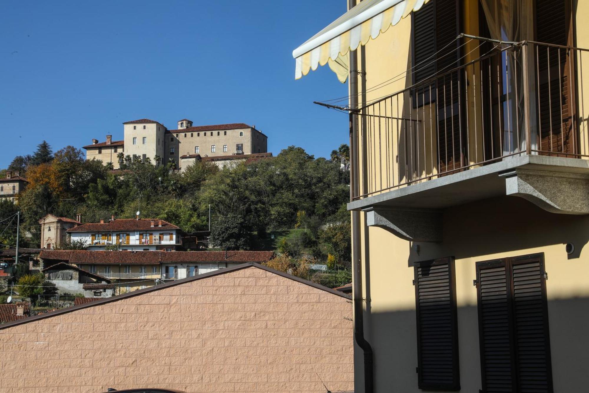 Apartamento La Dimora Di Nonno Piero Manta Exterior foto